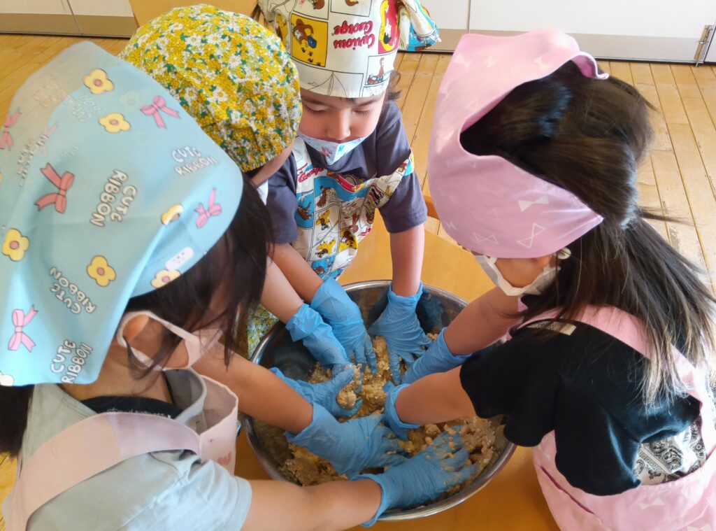 みそ作り（４歳児はな組）